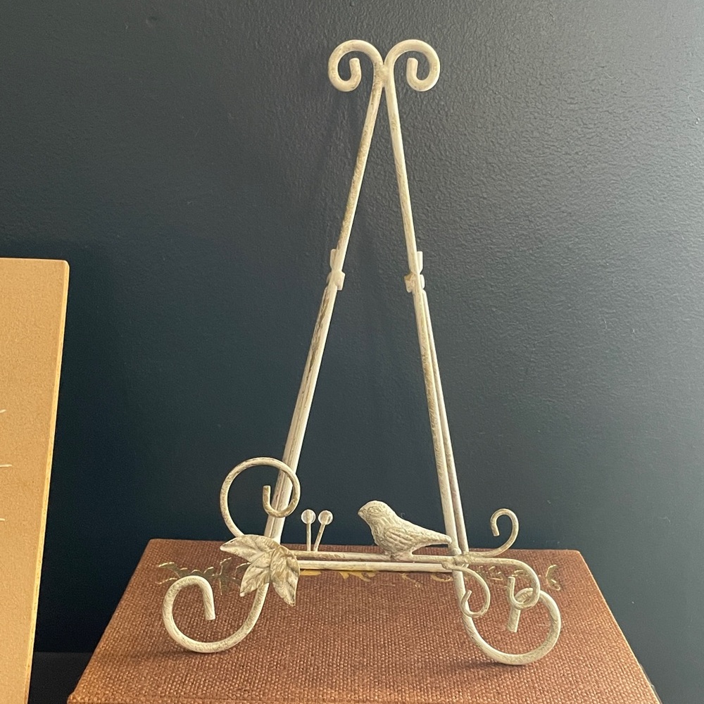 Elegant Metal Easel with Bird Design